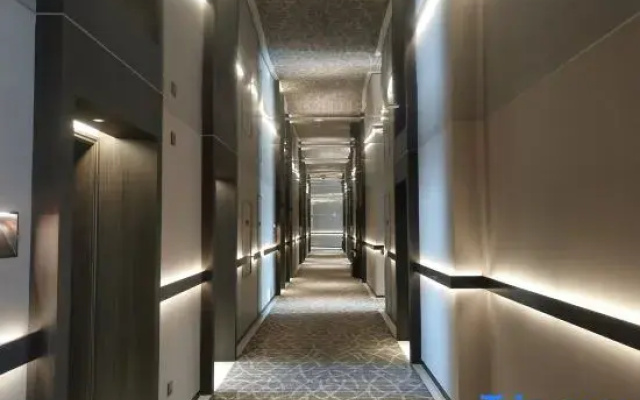 Max E-sports Hotel