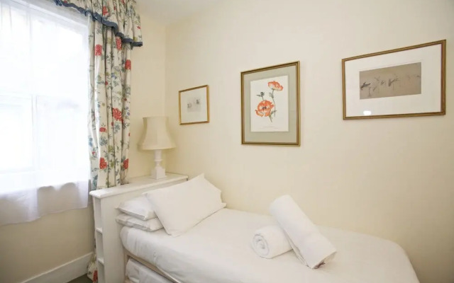 A Place Like Home - Two Bedroom Apartment in Knightsbridge