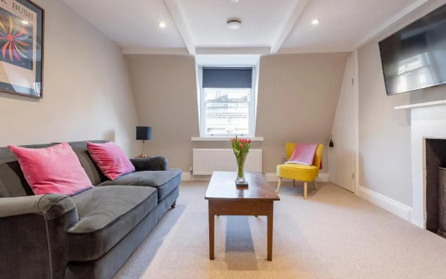 Stunning & Central Milsom Street Apartment