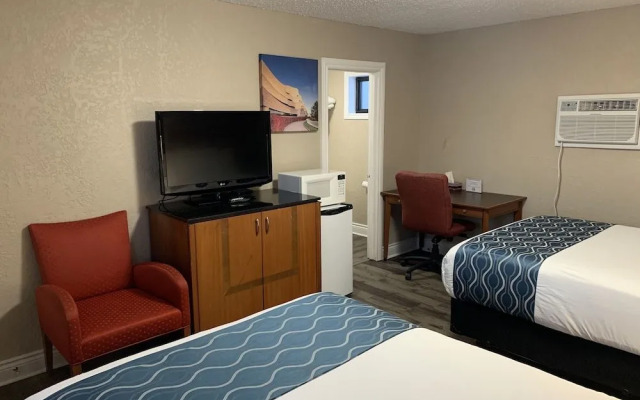 Champlain Motor Inn