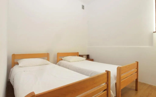 Apartment 695