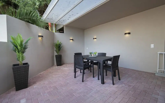Sabbia Seafront Apartment 4 by Rentalspro
