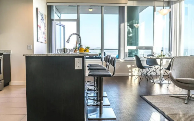 Ocean View III by AvantStay | High-Rise Flat in DT w/ City & Ocean Views!