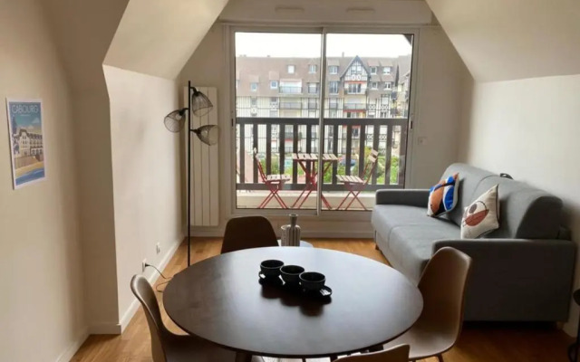 Nice 41 M with Balcony Near the Beach