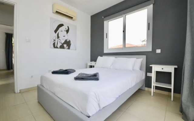 Villa Sleeps 8 With Private Pool