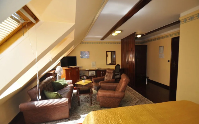 GARNI - Barbakan Hotel