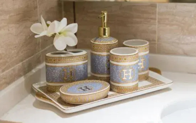 Shanghai Huayue Apartment (Jinshan Wanda Shop)