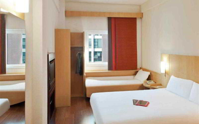 Ibis Ningbo Qianhu