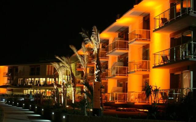 Отель Terrou-Bi Beach & Casino Resort вид на фасад