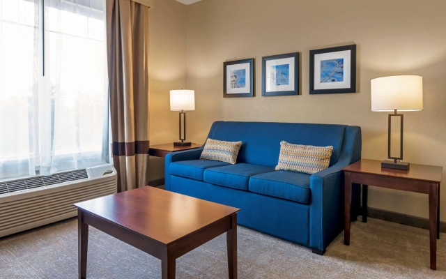 Comfort Suites Near Universal Orlando Resort