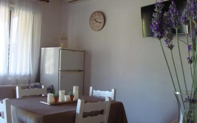 Gorjelina `s House
