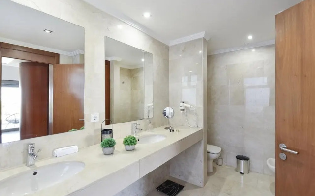 Villa With Private Pool in the Golf Resort