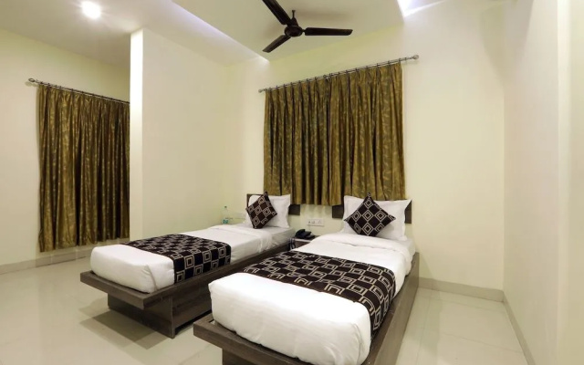 OYO 10507 Hotel Platinum