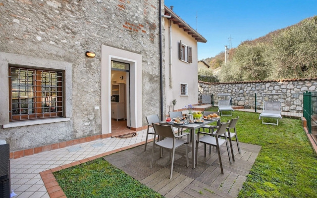 Toscolano Olive House
