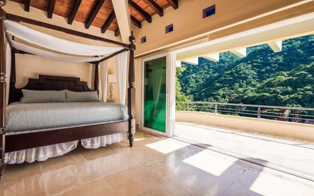 Elegant Suite With Beach View