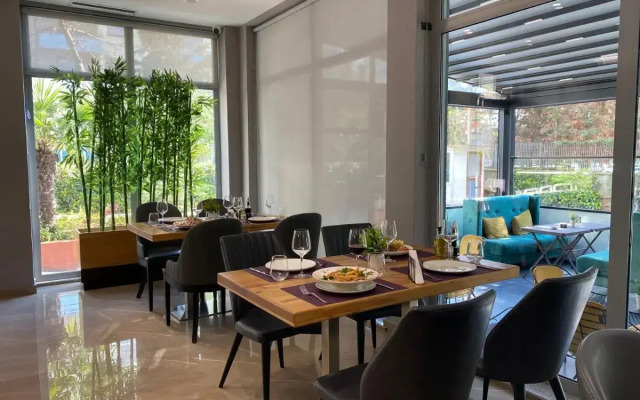 Doanesia Premium Hotel And Spa Tirana
