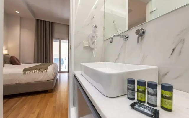 Phaedrus Living: City Center Luxury Flat N. Kosmos