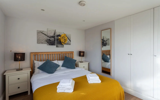 3 Bedrooms 2 Bathrooms Apartment London