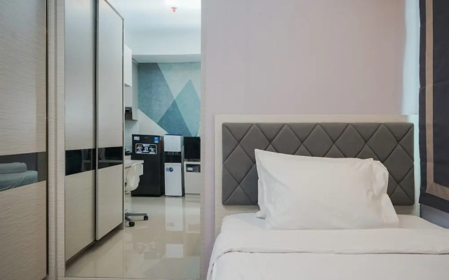 Fancy And Comfy Studio At B Residence Apartment