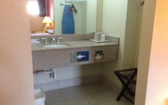 Super 8 By Wyndham Greensburg/Latrobe