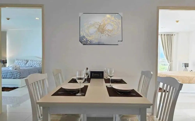 Modern 2-bedroom Condo With Ocean and Pool Views in Cha-am