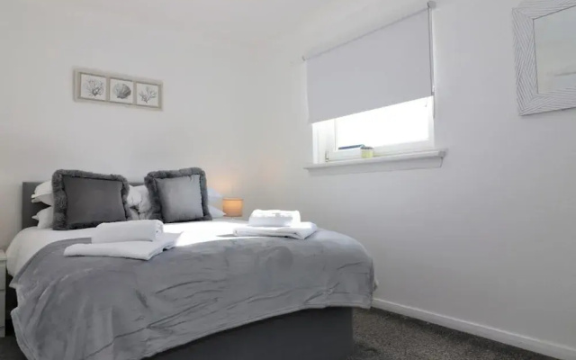 Honeywell House - Airdrie