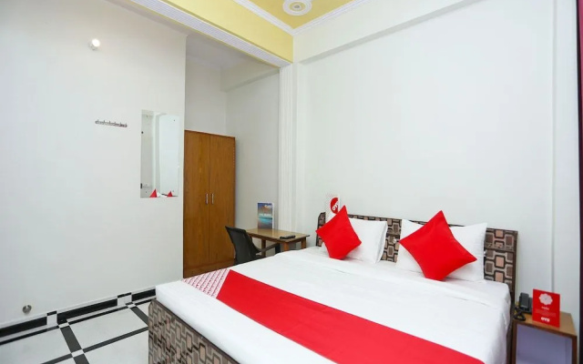 OYO 17011 Hotel Kiran