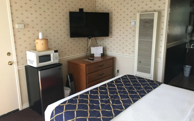 The Palomar Inn