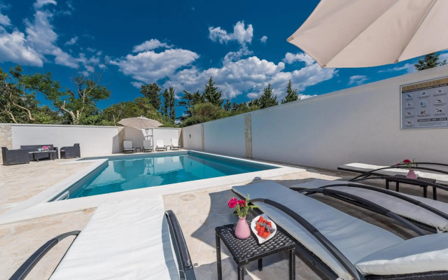 Villa Star 5 luxury apartment with a pool
