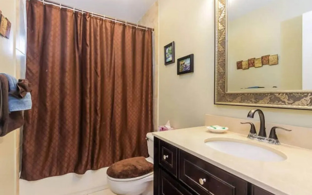 Banyan Tree Condo W/ Pool & Ocean Front!