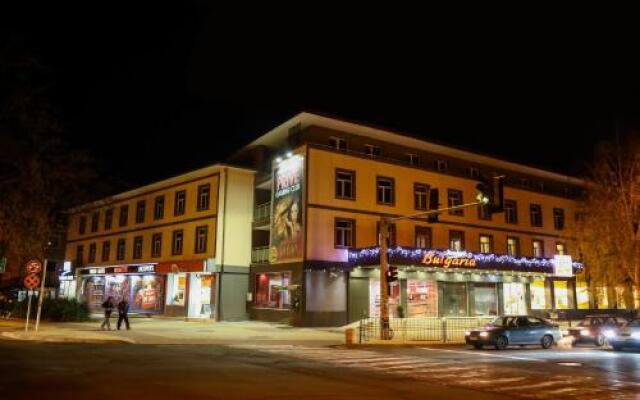 Отель Bulgaria Болгария, Карджали - отзывы, цены и фото номеров - забронировать отель Bulgaria онлайн вид на фасад