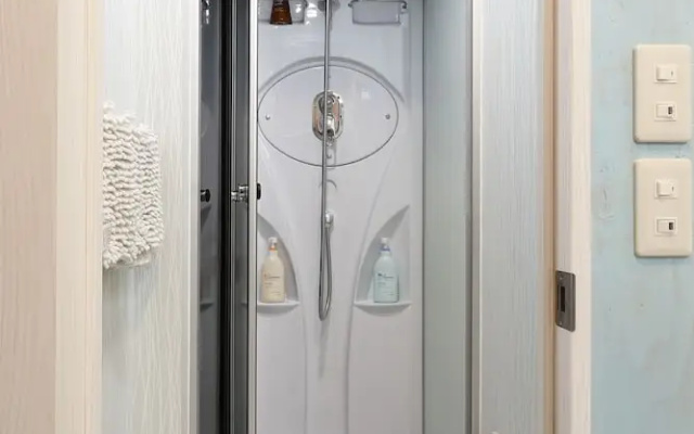 F24-402 Stylish Suite 1min from subway