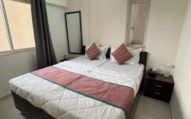 Pinaki Comfort Stay Malad - Near Nesco & Oberoi Mall