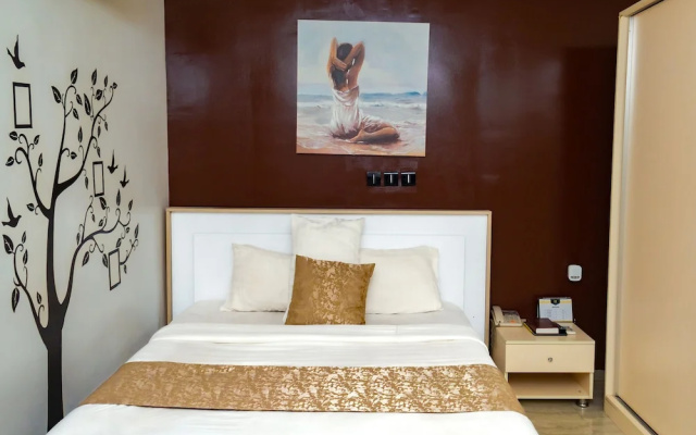 The Point Hotel and Suites