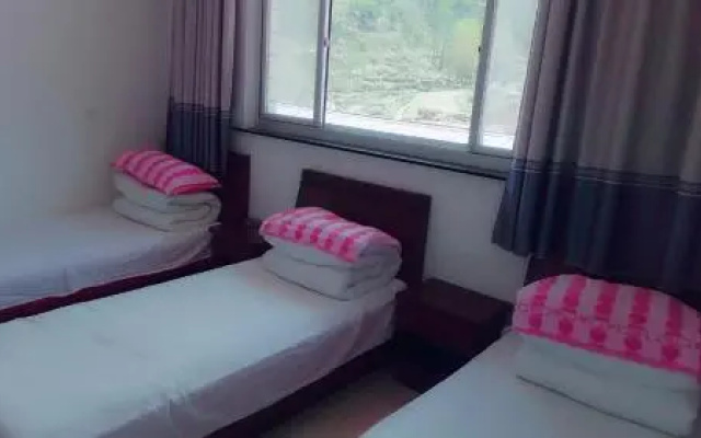 Laiyuan Baishi Mountain Liangcheng Farm Stay
