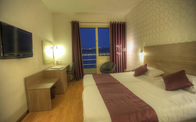 Mellieha Bay Hotel комната для гостей