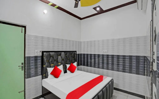OYO Flagship 80810 Hotel H N J