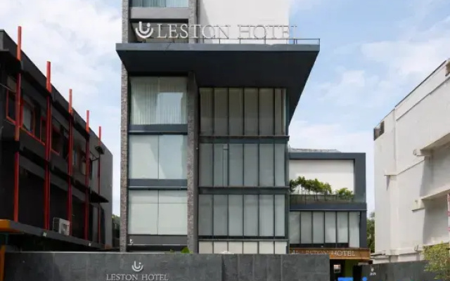 Leston Hotel