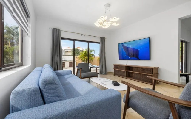 4BR Villa Gold Coast w Pool