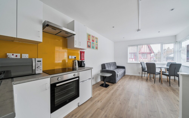 2 Bed Flat - Sleeps 3 - Parking - Wifi