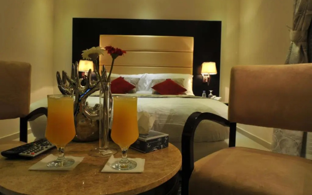 Al Janaderia Suites 7