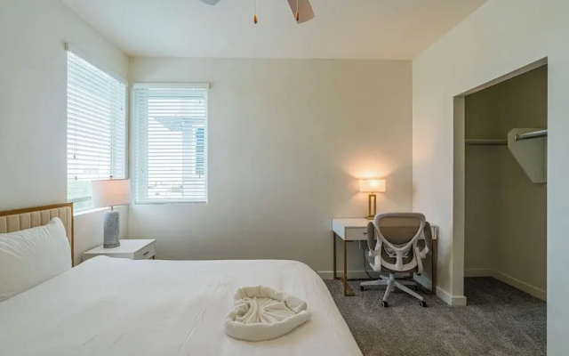 The Lotus Serene Stay with Pool-Gym-EV
