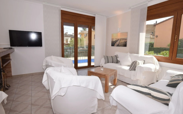Enchanting Villa in Calonge with Swimming Pool