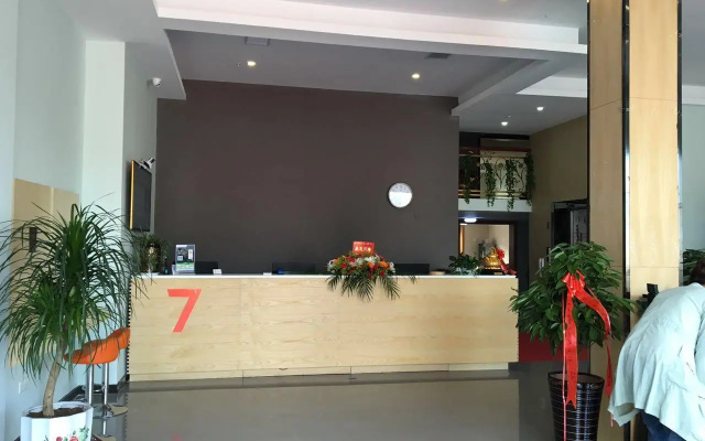7 Days Premium·Guanyun Nanjing West Road Hesheng Plaza