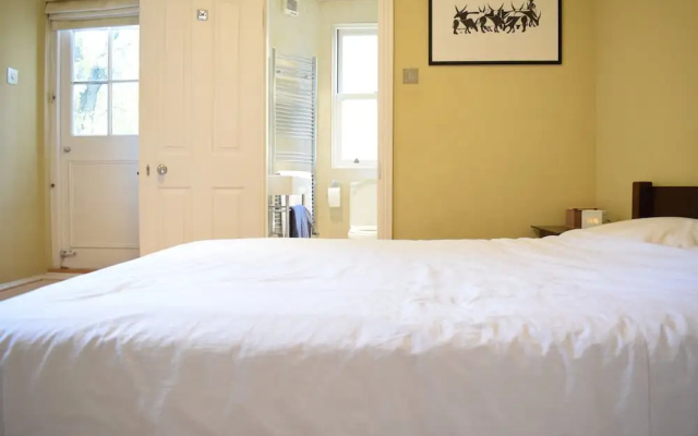 4 Bedroom Family House in Shepherd's Bush