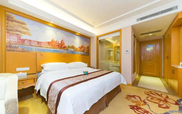 Vienna Hotel (Shenzhen Pingshan Yingzhan Holiday Garden Branch)