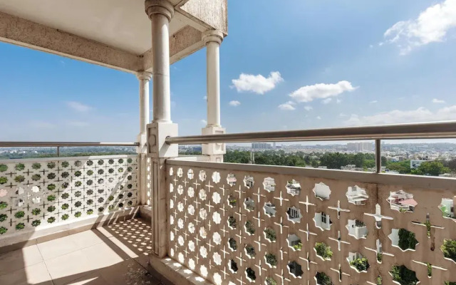 Lakeside Aerobay by Red Olive Nr Airport 3bhk