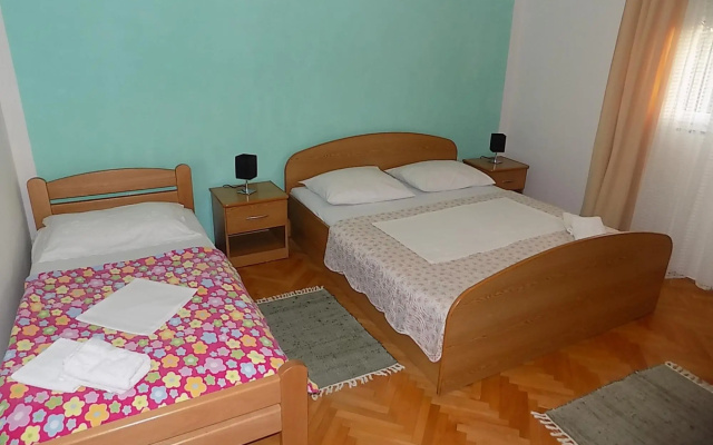 BOžICA - 30M FROM THE SEA - A1(4+1)