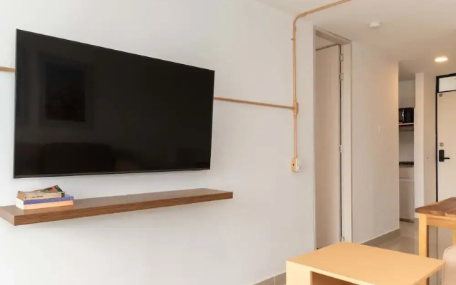 w Astonishing 1BR With Terrace at Poblado