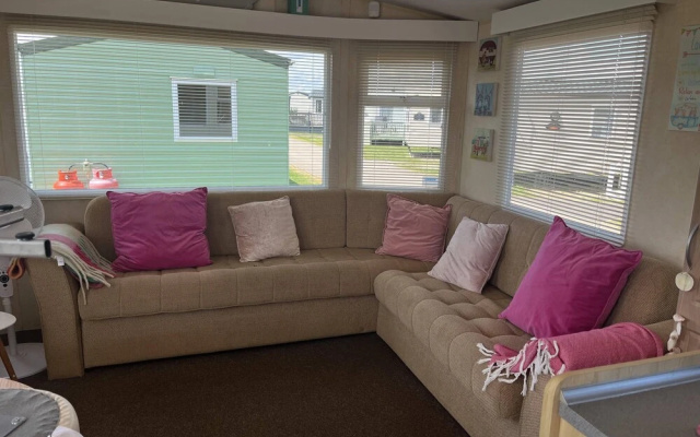 Pets Stay Free 2 Bedroom Caravan at Heacham Beach